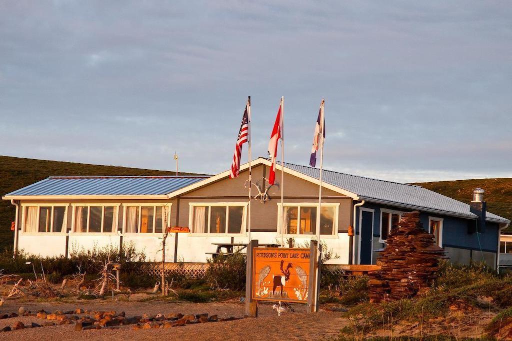 Peterson'S Point Lake Lodge Yellowknife Esterno foto